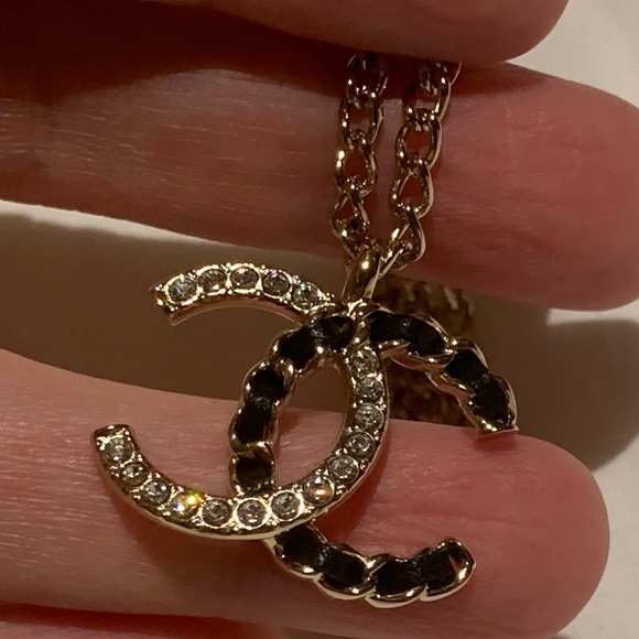 Chanel authentic rare sold out Gold and Black Pendant Necklace this season - Picture 3 of 17